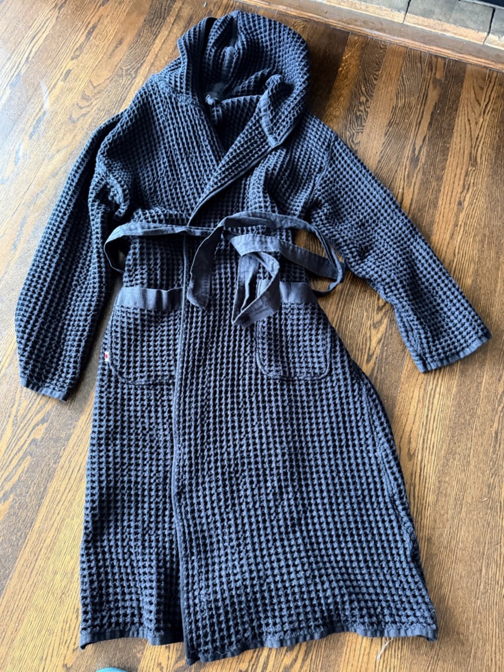 Onsen Cozy Hooded Waffle Robe – black large